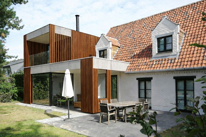 Extension et surélévation de maison. Finition extérieure bois IPE & panneau design Equitone